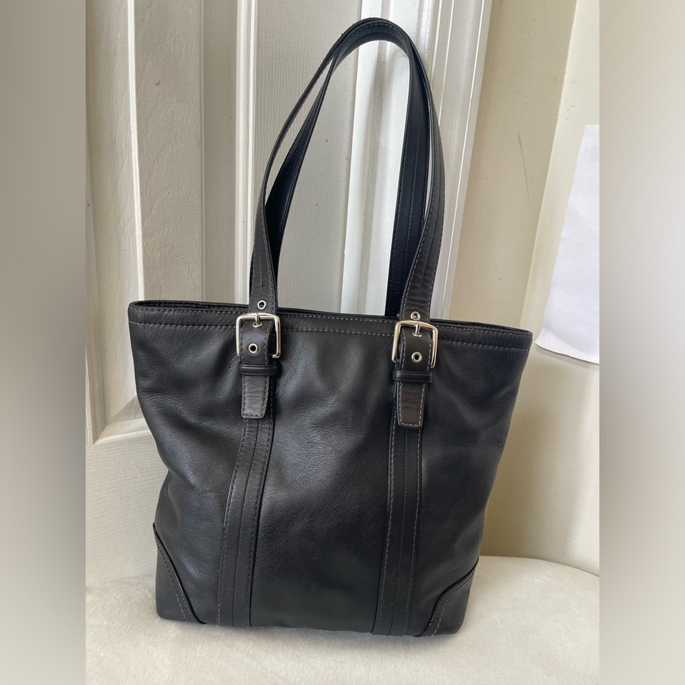 Coach Hampton Vintage Black Leather Tote - Picture 3 of 12